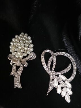 2 Vintage Silver Pearl Cluster Bow Brooches - Women's Jewelry